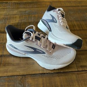 Brooks Launch GTS womens running shoe
